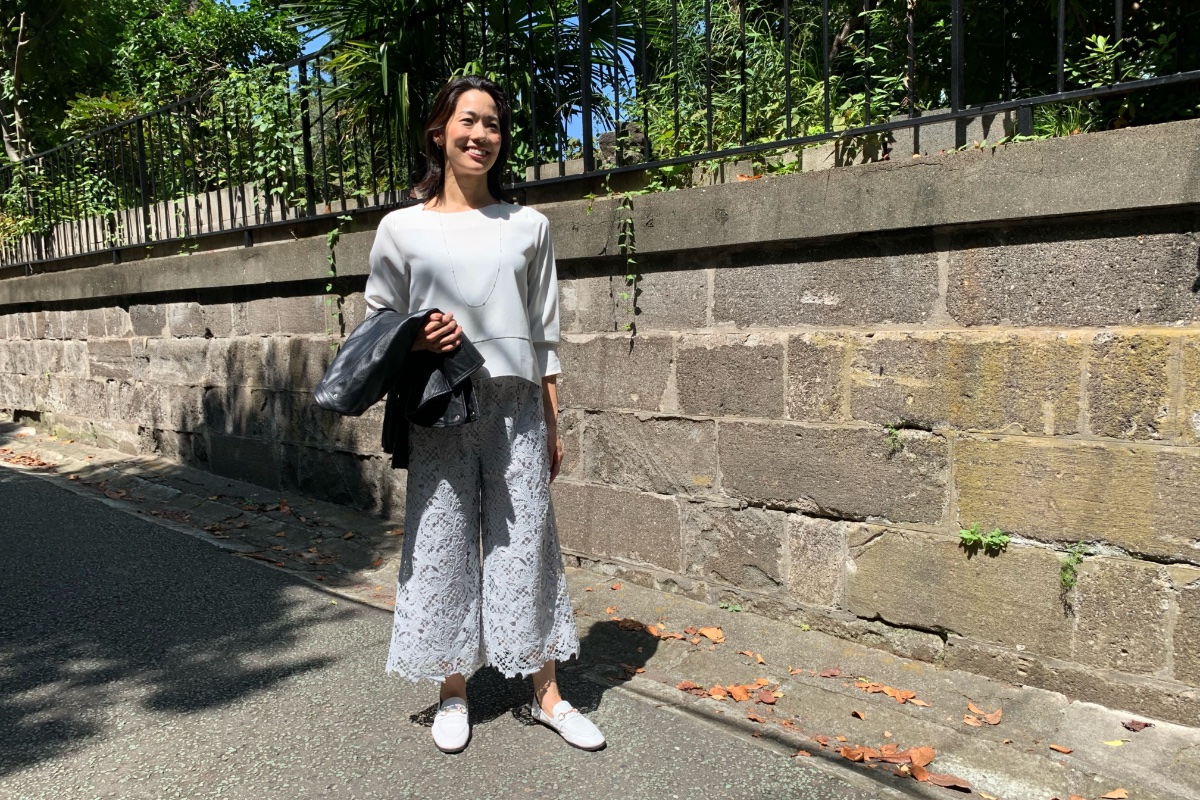 柔らかなAラインが余裕を感じさせてくれる、「レースパンツ」